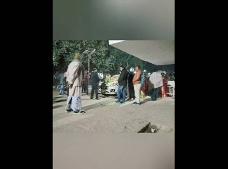 दुल्हन के घर से 1 KM रह गई थी बारात, दूल्हे के स‍िर में पड़ी गोली