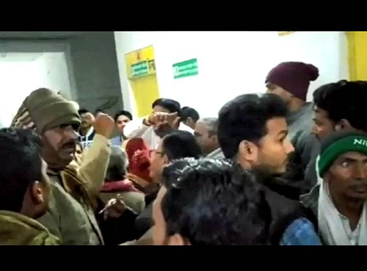 दुल्हन के घर से 1 KM रह गई थी बारात, दूल्हे के स‍िर में पड़ी गोली