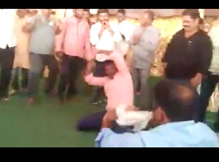 'नाग‍िन डांस' करते नजर आए इंस्पेक्टर, यहीं हुई थी द‍िशा केस में FIR