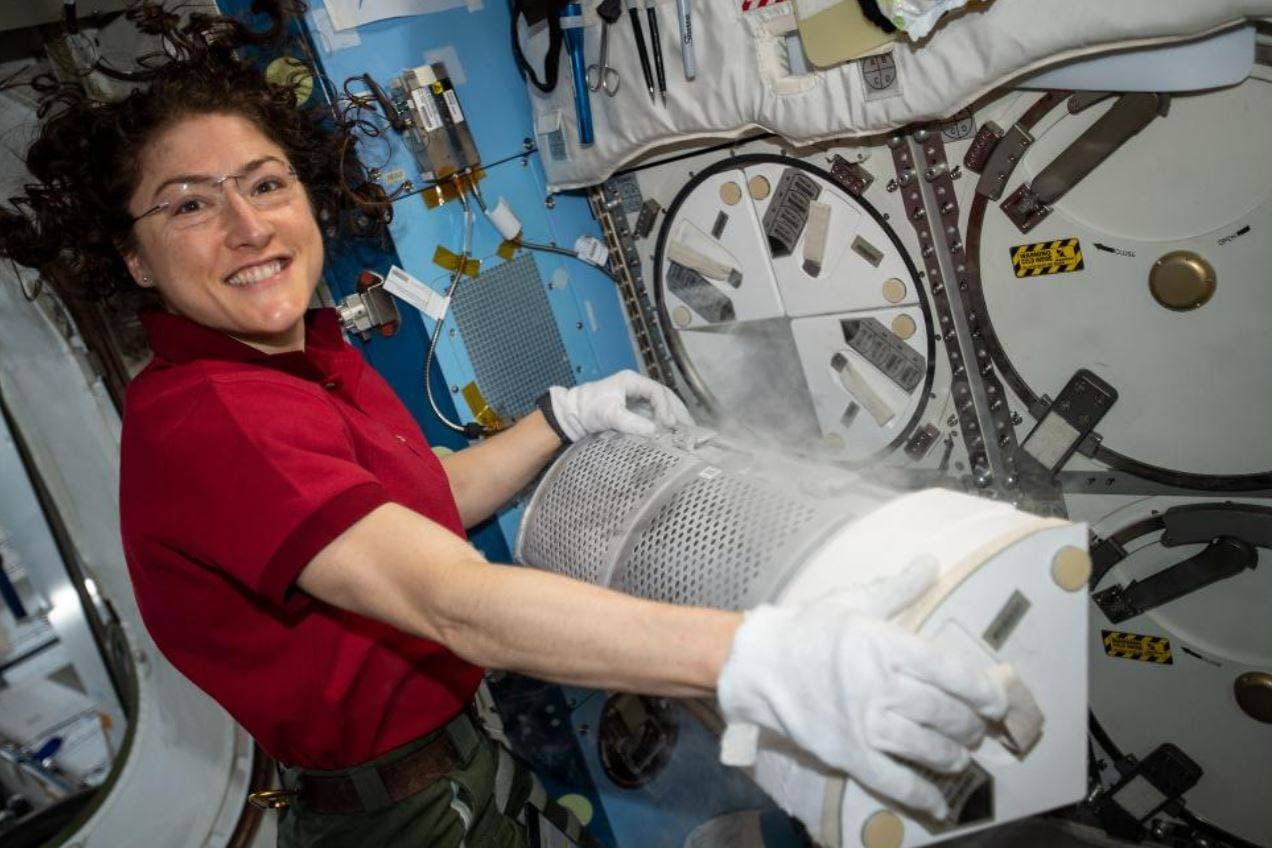 महिला वैज्ञानिक ने रचा इतिहास, अंतरिक्ष में सबसे ज्यादा दिन बिताकर धरती पर लौटी