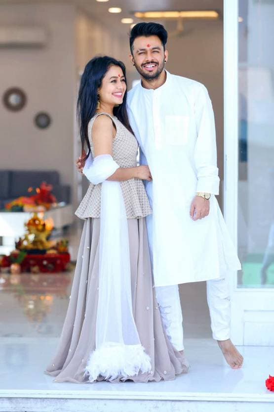 2000 या 100 का नोट, नेहा कक्कड़ ने गरीब बच्चों को दिए कितने रुपये?