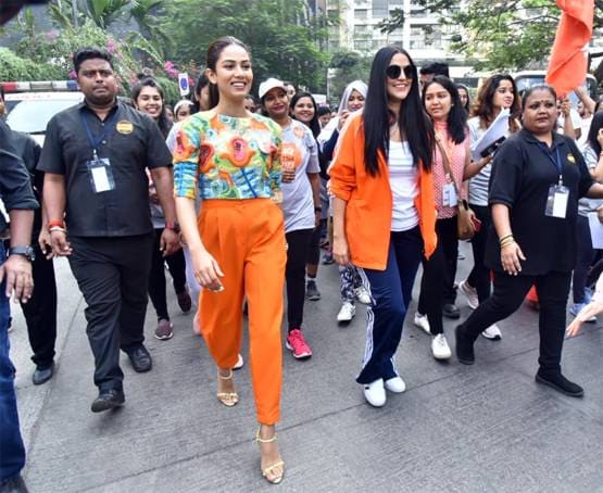 साथ नजर आईं मीरा राजपूत-नेहा, प्रेग्नेंट महिलाओं को दिया ये मैसेज