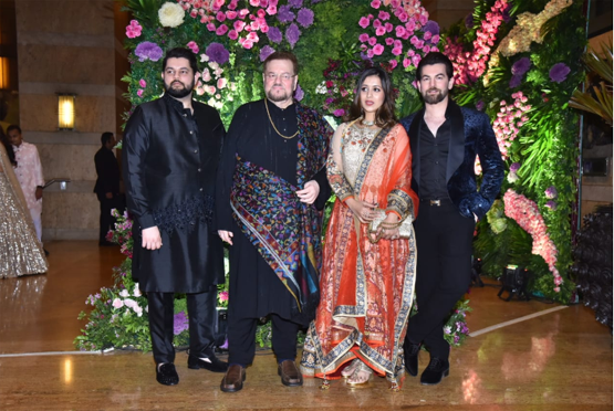 भाई की बारात लेकर पहुंचीं करीना-करिश्मा, वायरल अरमान का वेडिंग एलबम