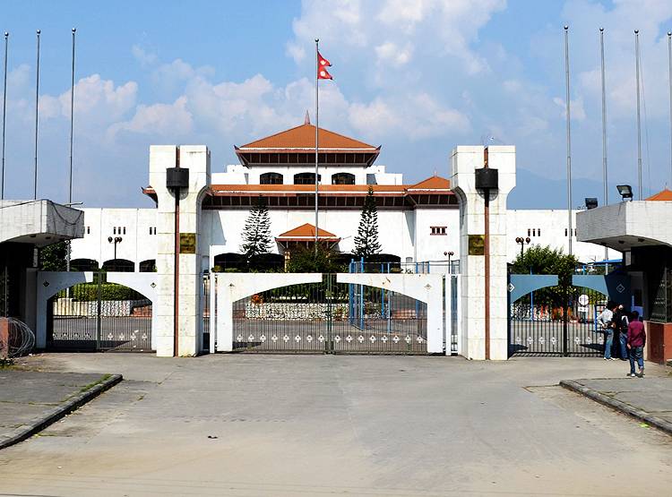 पड़ोसी देश के 46 सांसद बोले- गांजे-भांग की खेती हो, शराब बैन हो