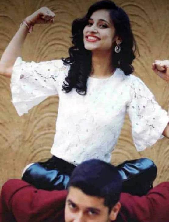 पुलवामा में शहीद पति से किया वादा निभाया, अफसर बनेंगी निकिता