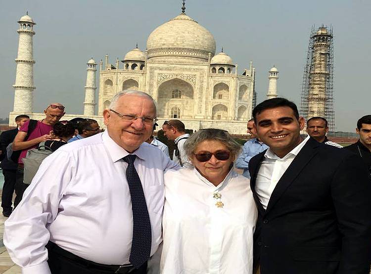 कौन है ये शख्स, जिसने ट्रंप और मेलानिया को दिखाया ताजमहल