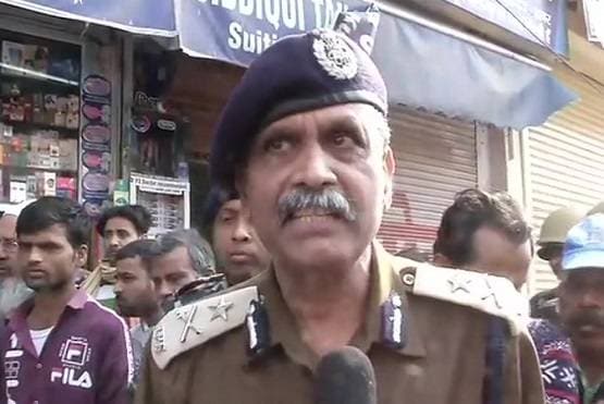 दिल्ली हिंसा: जगह-जगह मिल रही ये गुलेल, दागे गए थे पेट्रोल बम