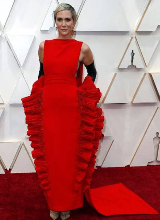 Oscar 2020: रेड कारपेट पर सेलेब्स दिखे अनोखे लुक में, वायरल हुईं तस्वीरें