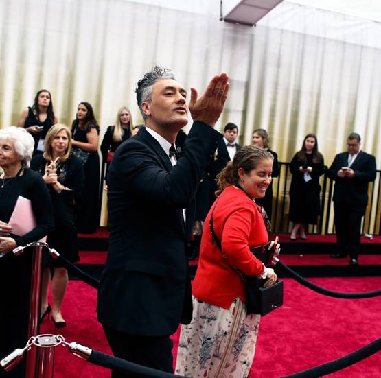 Oscar: स्कारलेट से ब्रैड पिट तक, रेड कारपेट पर छाए हॉलीवुड स्टार्स