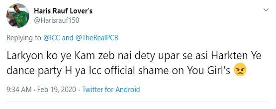 पाकिस्तानी महिला टीम ने बैट पकड़कर किया डांस, फैंस ने दी भद्दी गालियां