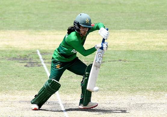 पाकिस्तानी महिला टीम ने बैट पकड़कर किया डांस, फैंस ने दी भद्दी गालियां