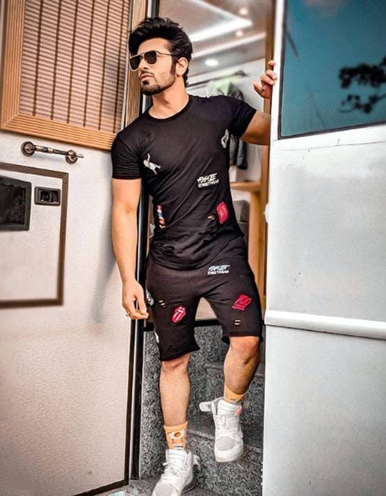 आकांक्षा से अलग होने के बाद बोले पारस, वो बेवकूफ लगती हैं