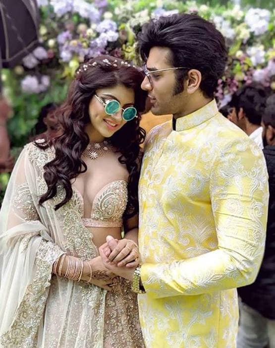 बिग बॉस फिनाले से पहले पारस की गर्लफ्रेंड ने शेयर की बैकलेस Photo