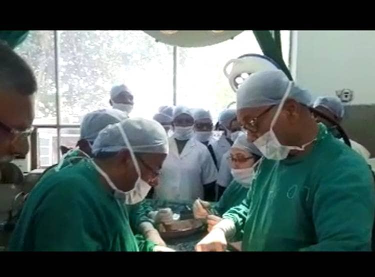 7 महीने के बच्चे के पेट से न‍िकला 8 महीने का भ्रूण, बन चुके थे हाथ-पैर