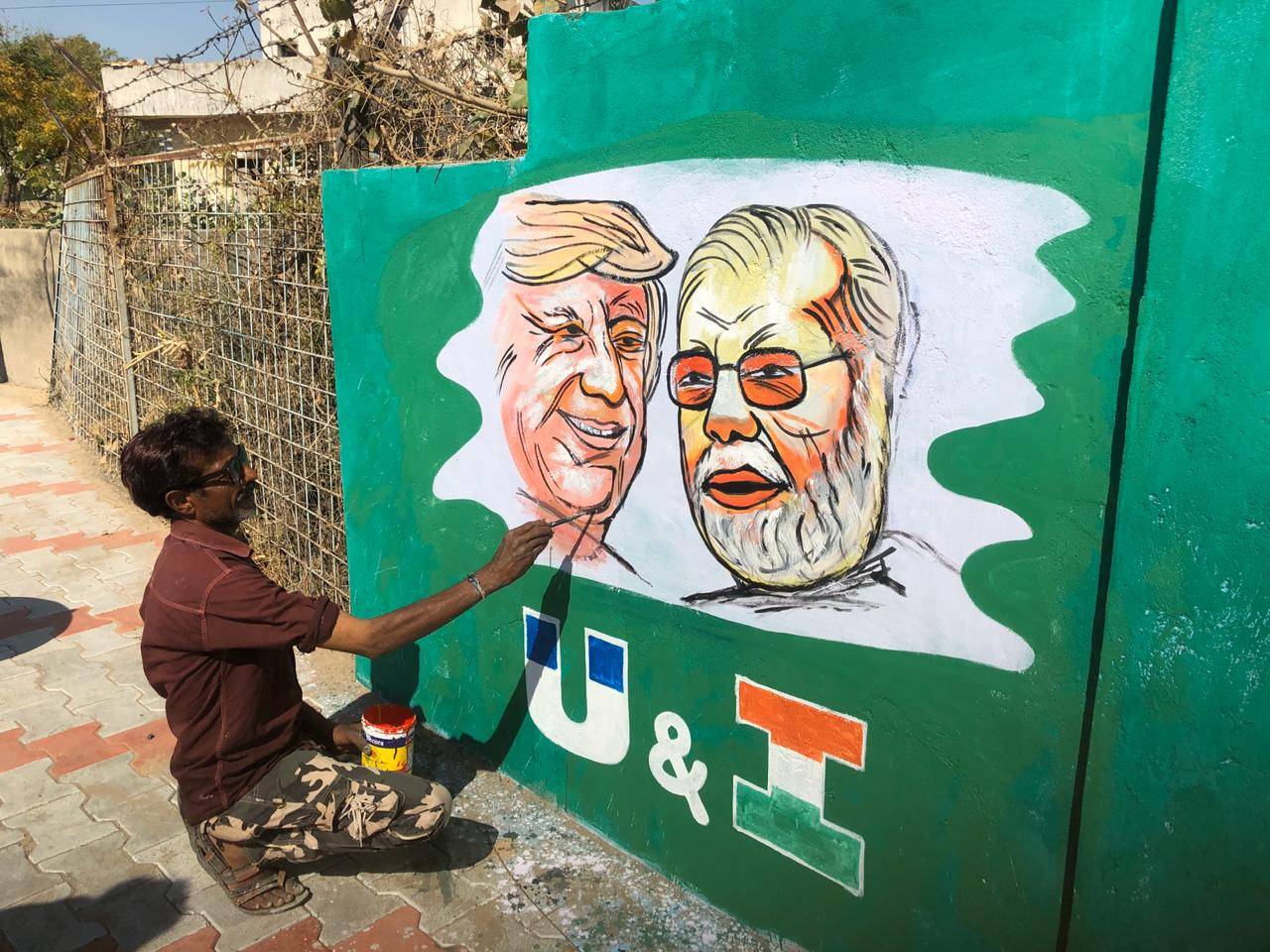 ट्रंप के दौरे पर तीन दिन में 100 करोड़ खर्च करेगी गुजरात सरकार