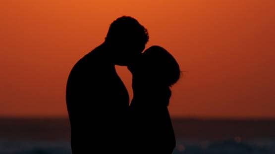 वैलेंटाइन्स डे पर होटल में छापा, 2 दर्जन अनमैरिड कपल अरेस्ट