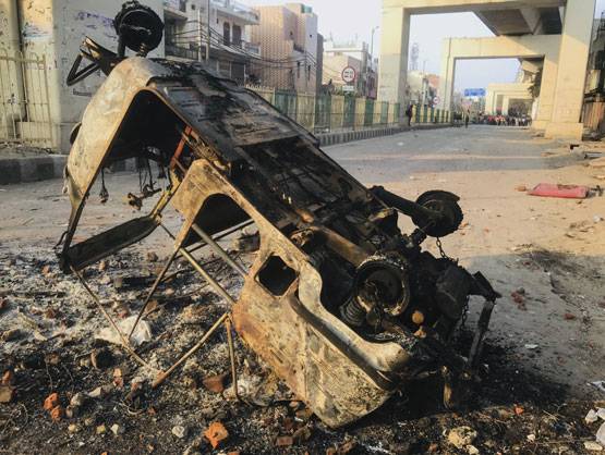 दिल्ली: CAA पर हिंसा की सबसे DISTURBING तस्वीरें