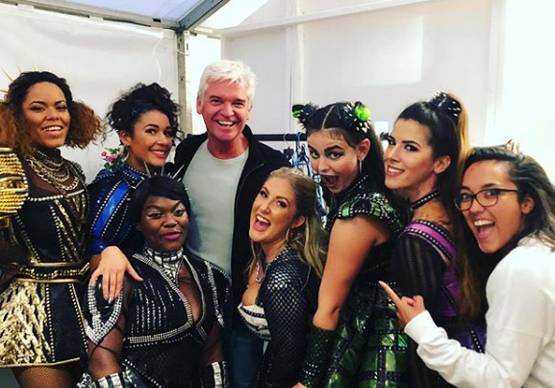 दो बेटियां, 27 साल से शादीशुदा, अब मशहूर एंकर ने बताया- मैं गे हूं