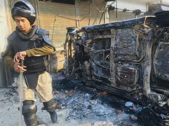 दिल्ली: CAA पर हिंसा की सबसे DISTURBING तस्वीरें