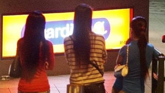 देह व्यापार पर कोरोना वायरस की मार, पहचान छिपा रहीं चीनी लड़कियां