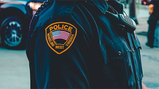 5 लड़कियों संग कार ड्राइव कर रहा था 14 साल का लड़का, पुलिस को कुचला