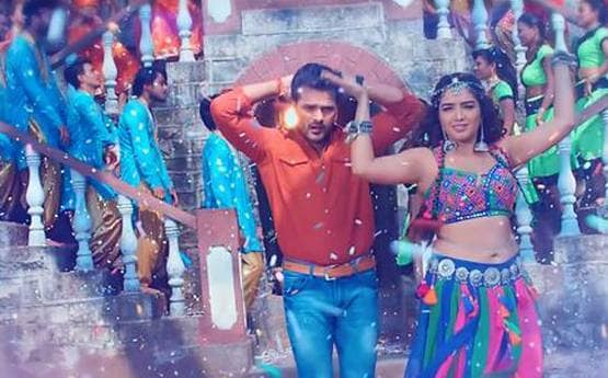 लगा के वैसलीन: आम्रपाली दुबे का नया गाना रिलीज, यूट्यूब पर मचाई धूम