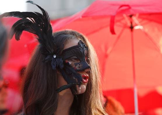 देह व्यापार पर कोरोना वायरस की मार, पहचान छिपा रहीं चीनी लड़कियां