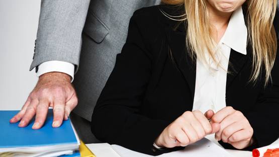 26 साल की लड़की का 56 साल के बॉस से अफेयर, मिली सजा