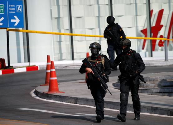 मॉल में घुसकर सैनिक ने की 26 लोगों की हत्या, 57 घायल, लाइव किया VIDEO