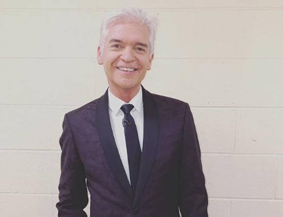 दो बेटियां, 27 साल से शादीशुदा, अब मशहूर एंकर ने बताया- मैं गे हूं