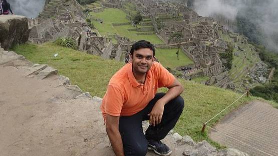 करोड़ों रुपये कमाने वाला ऑफिसर चुरा रहा था खाना, हुआ सस्पेंड