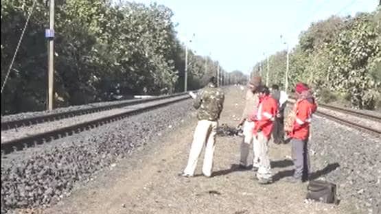 बेटी के प्रेमी को मारकर रेलवे ट्रैक पर फेंका, दुर्घटना दिखाने के लिए मिटाए सबूत