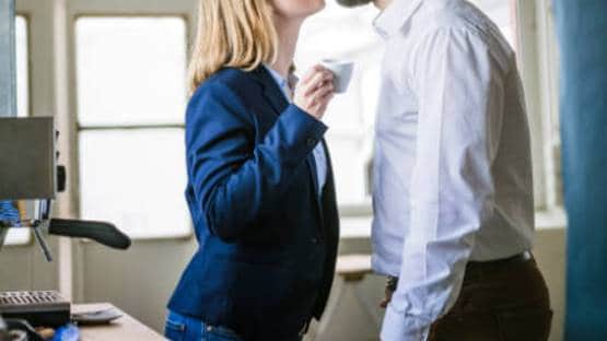 26 साल की लड़की का 56 साल के बॉस से अफेयर, मिली सजा