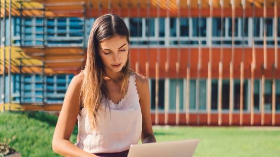 26 साल की लड़की का 56 साल के बॉस से अफेयर, मिली सजा