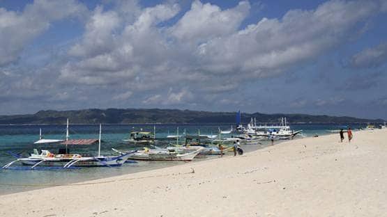 बिकिनी में घूम रही थी लड़की, पुलिस अफसरों से भिड़ंत का Video वायरल