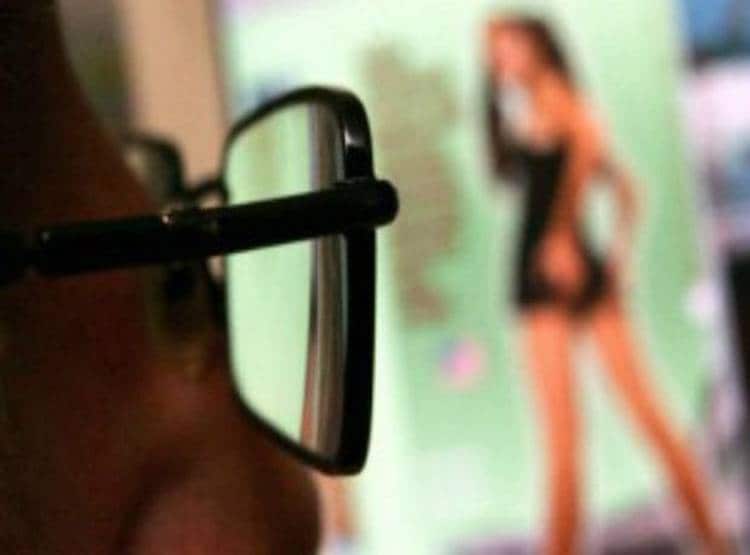 ब्लू फिल्म में पत्नी को देखकर दंग रह गया पति, मैट्रीमोनियल साइट से की थी शादी