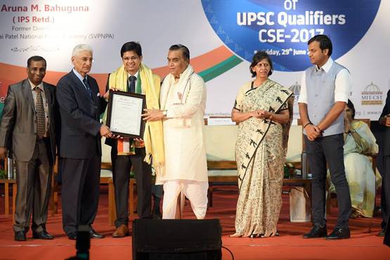 मेन्स छोड़ने का बना लिया था मन, एग्जाम दिया तो बन गए UPSC टॉपर