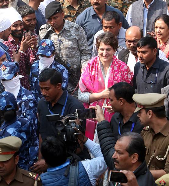 संत रविदास मंदिर में प्रियंका गांधी ने मत्था टेका, कहा-ऊंच-नीच खत्म हो