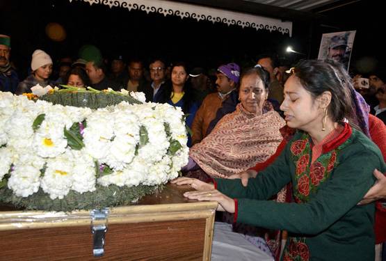 पुलवामा में शहीद पति से किया वादा निभाया, अफसर बनेंगी निकिता