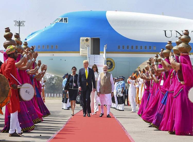 अहमदाबाद से दिल्ली वाया आगरा, देखें ट्रंप का भारत में पहला दिन