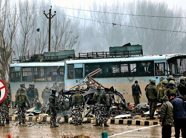 पुलवामा का एक साल: शहीद की पत्नी लगा रही गुहार, अब तो सुन लो सरकार