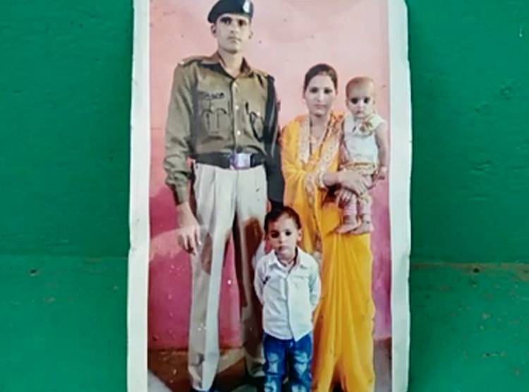 शहीद की पत्नी को म‍िले 1 करोड़ रुपये, फ‍िर भी यह कसक है बाकी...