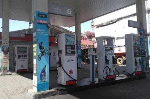 तेल पर कोरोना वायरस का असर, और सस्ते हो सकते हैं पेट्रोल-डीजल