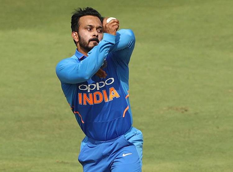 तीसरे वनडे से इस खिलाड़ी का कटेगा पत्ता, मनीष या पंत को मौका!