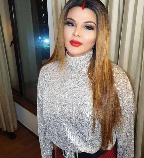 कोरोना वायरस दूर करने चीन पहुंच गईं राखी सावंत, शेयर किया वीडियो