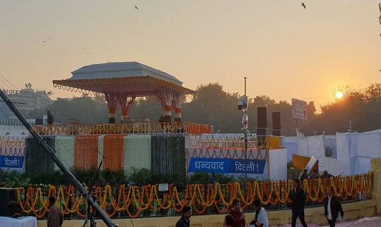 केजरीवाल का शपथ ग्रहण, लोग बोले- नायक इज बैक अगेन