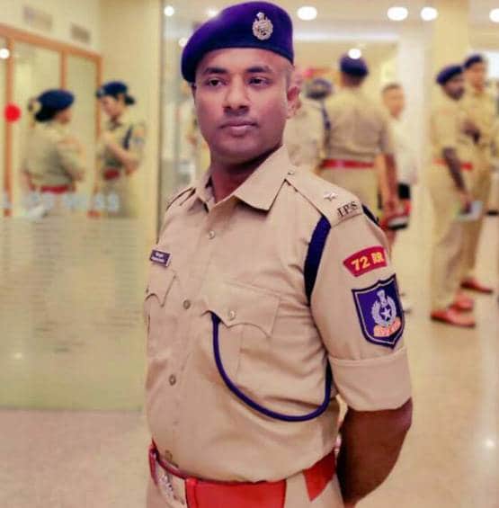 12 घंटे की नौकरी- फैमिली की जिम्मेदारी, घर पर तैयारी कर बने IPS