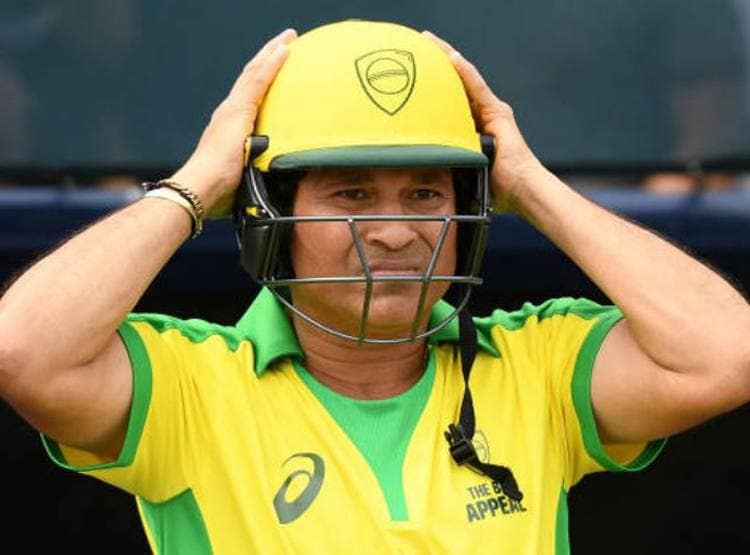 VIDEO: मैदान पर उतरे सचिन तेंदुलकर, चौके जड़कर फैंस का दिल जीता