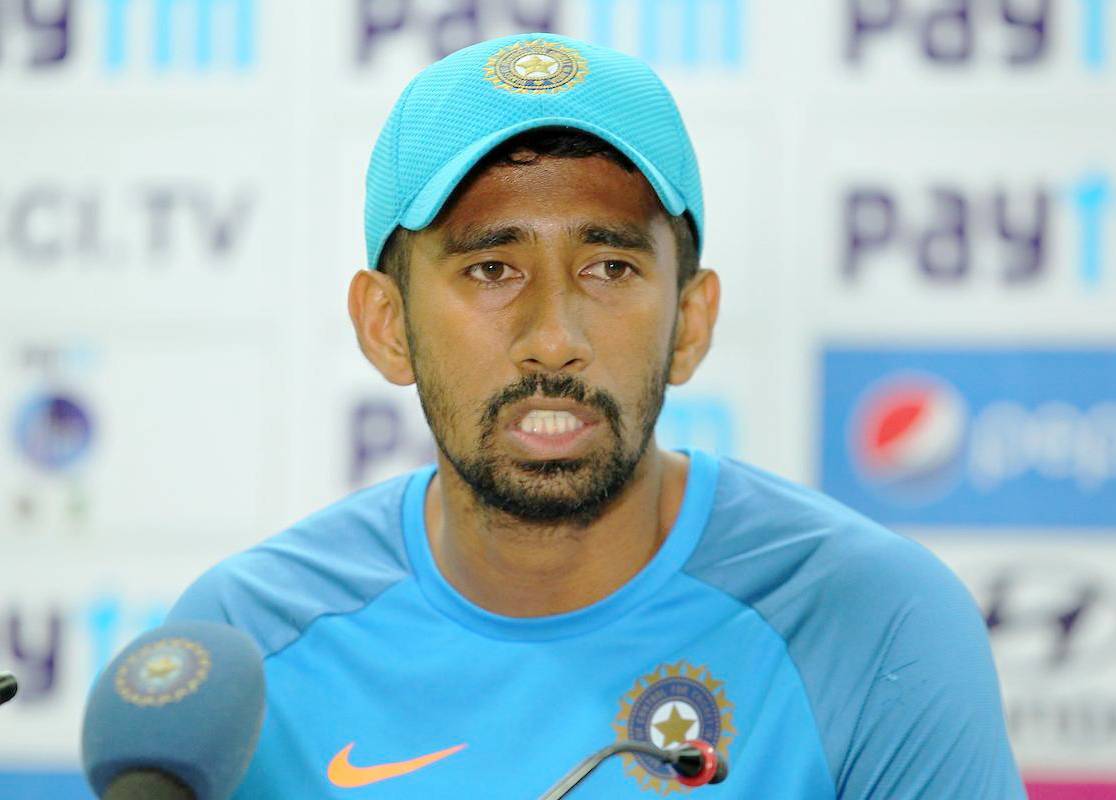 विकेटकीपिंग को लेकर पंत-साहा में टक्कर, किसे मिलेगा मौका?