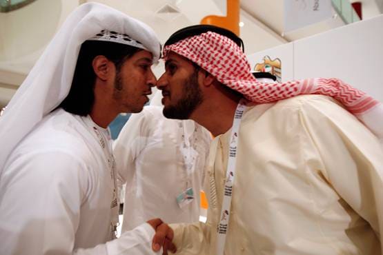 नाक से नाक सटाकर KISS करने पर इस मुस्लिम देश ने लगाया बैन